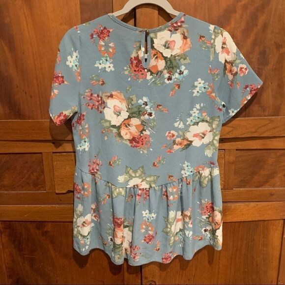 Orange Creek. Louse short sleeve ruffled edge size small polyester blend - Picture 8 of 8